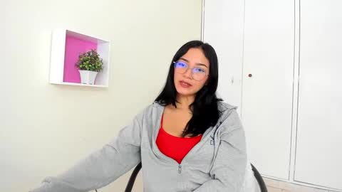 Snapshot of asiam_brunet chatting on February 17, 12:48 pm Camila online show from February 17, 12:48 pm