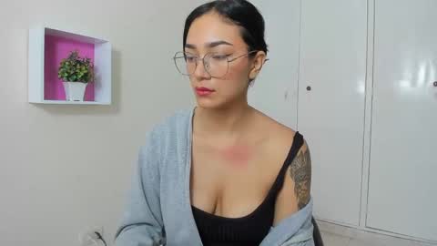 Snapshot of asiam_brunet chatting on March 5, 1:17 pm Camila online show from March 5, 1:17 pm