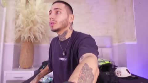 Snapshot of asiamiller_ chatting on December 15, 4:28 am AsiaMiller online show from December 15, 4:28 am