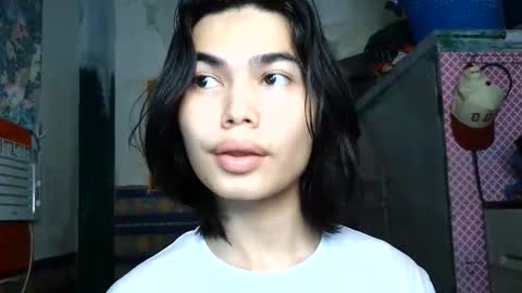 asian_babyboi online show from June 10, 10:58 am
