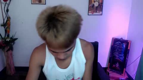 asian_lover05 online show from September 24, 3:59 pm