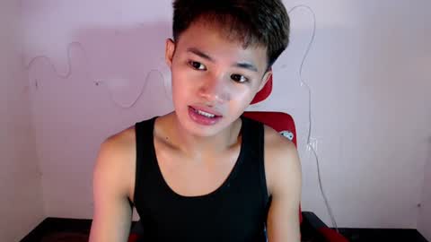 Snapshot of asian_lover05 chatting on June 28, 4:46 pm asian_lover05 online show from June 28, 4:46 pm