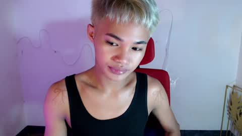 Snapshot of asian_lover05 chatting on July 15, 6:24 pm asian_lover05 online show from July 15, 6:24 pm