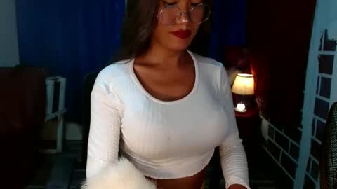 Snapshot of asian_petit19 chatting on February 5, 11:02 am Lovely online show from February 5, 11:02 am