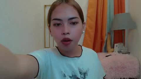 Snapshot of asian_pinay_oldlover chatting on July 3, 10:32 am Angel online show from July 3, 10:32 am