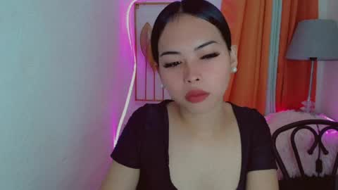 Snapshot of asian_pinay_oldlover chatting on July 21, 10:45 pm Angel online show from July 21, 10:45 pm