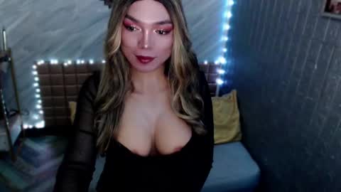 Snapshot of asiandollxxx4u chatting on March 16, 5:02 am BELLA NOTCH online show from March 16, 5:02 am