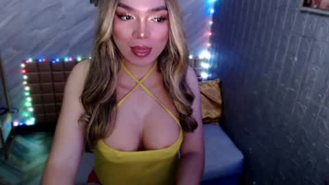 Snapshot of asiandollxxx4u chatting on March 17, 9:45 am BELLA NOTCH online show from March 17, 9:45 am