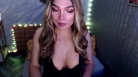 Snapshot of asiandollxxx4u chatting on March 18, 4:54 pm BELLA NOTCH online show from March 18, 4:54 pm