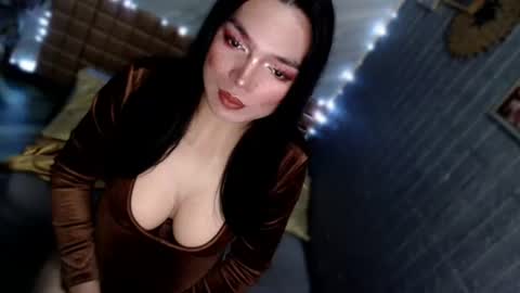 Snapshot of asiandollxxx4u chatting on July 22, 2:42 pm BELLA NOTCH online show from July 22, 2:42 pm