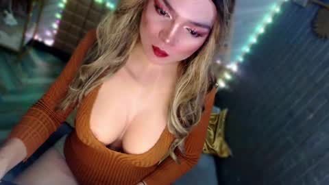 Snapshot of asiandollxxx4u chatting on August 9, 2:33 pm BELLA NOTCH online show from August 9, 2:33 pm
