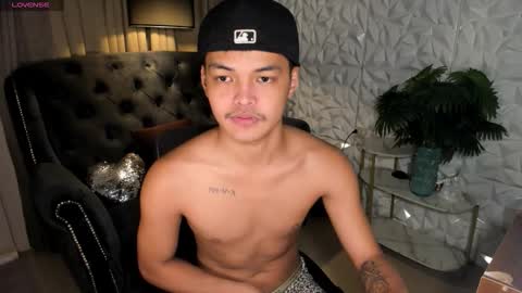 Snapshot of asianhugescott chatting on November 1, 5:26 pm VICTORIA SCOTT online show from November 1, 5:26 pm