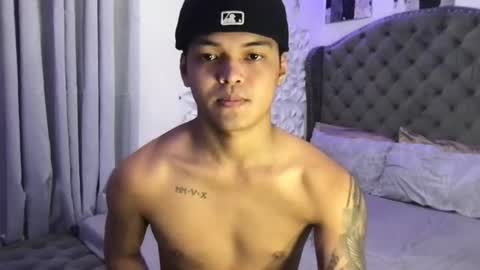 Snapshot of asianhugescott chatting on June 23, 2:59 pm VICTORIA SCOTT online show from June 23, 2:59 pm