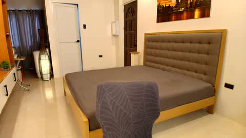 ERIKA 3 online show from December 6, 5:42 am