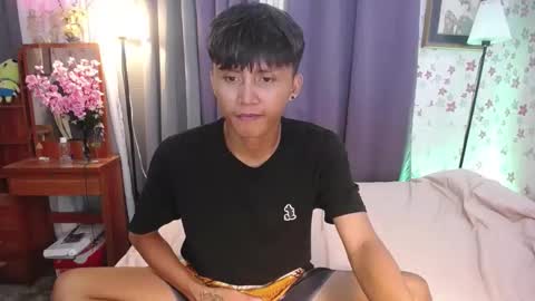 Snapshot of asiansmokeyxx chatting on December 11, 3:05 pm prince online show from December 11, 3:05 pm