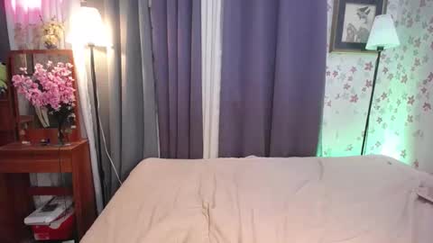 Snapshot of asiansmokeyxx chatting on December 12, 4:43 pm prince online show from December 12, 4:43 pm