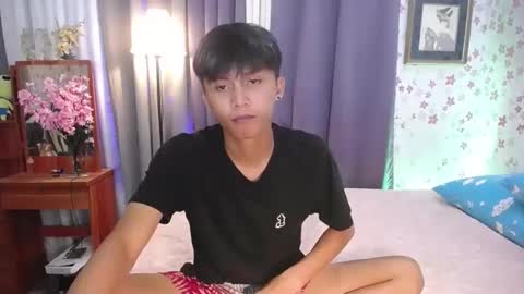 Snapshot of asiansmokeyxx chatting on December 23, 10:21 am prince online show from December 23, 10:21 am