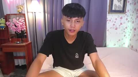 Snapshot of asiansmokeyxx chatting on January 9, 10:31 am prince online show from January 9, 10:31 am