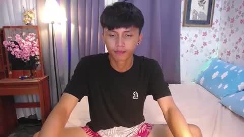 Snapshot of asiansmokeyxx chatting on January 22, 9:13 am prince online show from January 22, 9:13 am