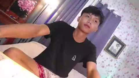 Snapshot of asiansmokeyxx chatting on January 22, 3:18 pm prince online show from January 22, 3:18 pm