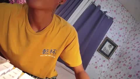 Snapshot of asiansmokeyxx chatting on January 23, 11:48 am prince online show from January 23, 11:48 am