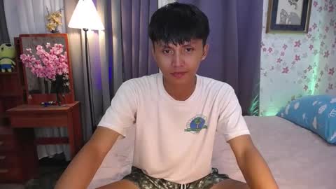 Snapshot of asiansmokeyxx chatting on January 28, 12:11 pm prince online show from January 28, 12:11 pm