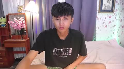 Snapshot of asiansmokeyxx chatting on February 1, 9:43 am prince online show from February 1, 9:43 am