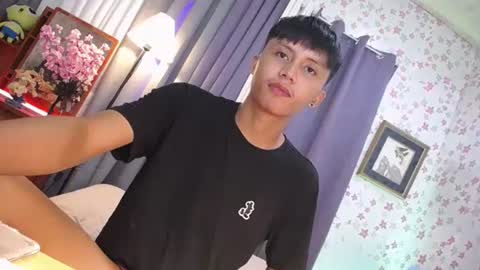 Snapshot of asiansmokeyxx chatting on February 7, 2:04 pm prince online show from February 7, 2:04 pm