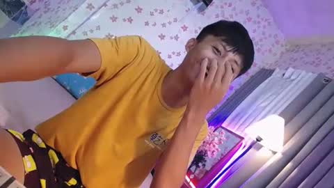 Snapshot of asiansmokeyxx chatting on February 18, 2:16 pm prince online show from February 18, 2:16 pm