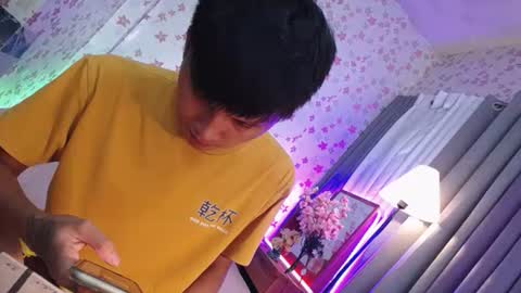 Snapshot of asiansmokeyxx chatting on February 18, 5:21 pm prince online show from February 18, 5:21 pm