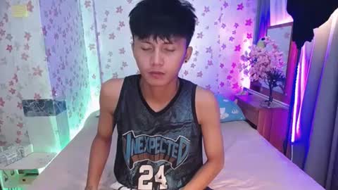 Snapshot of asiansmokeyxx chatting on February 22, 3:25 pm prince online show from February 22, 3:25 pm