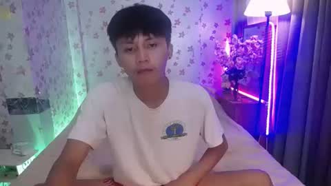 Snapshot of asiansmokeyxx chatting on March 12, 6:44 pm prince online show from March 12, 6:44 pm