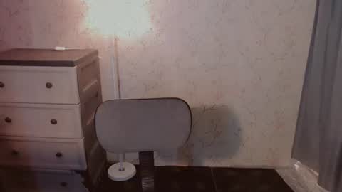 kisses online show from February 24, 5:44 pm