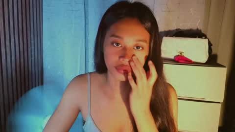 kisses online show from June 14, 4:31 pm
