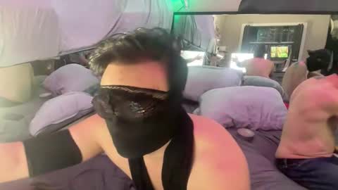 Snapshot of asianwhite109430742176 chatting on December 15, 7:51 pm asianwhite109430742176 online show from December 15, 7:51 pm