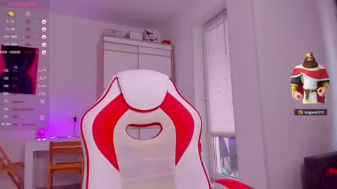 Snapshot of askcaroline chatting on January 25, 8:42 am Caroline online show from January 25, 8:42 am