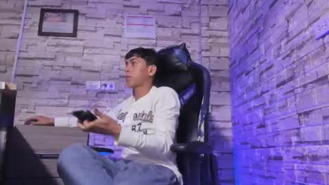Derek online show from October 12, 3:49 am