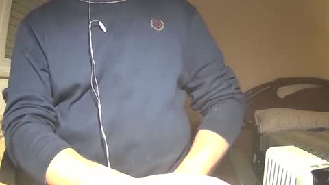 Snapshot of astelover chatting on December 18, 9:29 pm astelover online show from December 18, 9:29 pm