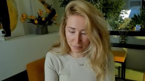 Snapshot of astramonroe chatting on October 8, 7:50 am astramonroe online show from October 8, 7:50 am