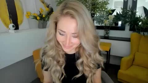 Snapshot of astramonroe chatting on October 17, 7:11 am astramonroe online show from October 17, 7:11 am