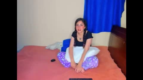 Snapshot of astredad2025 chatting on December 3, 3:03 am Mag and Molly online show from December 3, 3:03 am