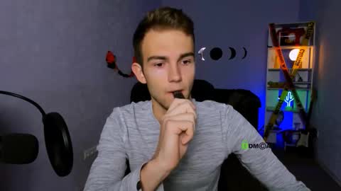 Snapshot of astren_villo chatting on November 1, 6:37 am astren online show from November 1, 6:37 am