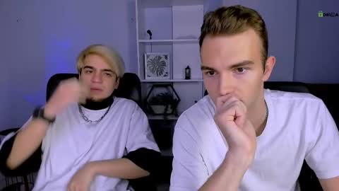 Snapshot of astren_villo chatting on November 4, 1:10 pm astren online show from November 4, 1:10 pm