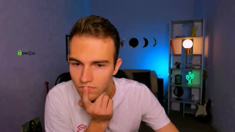 Snapshot of astren_villo chatting on November 9, 1:31 pm astren online show from November 9, 1:31 pm