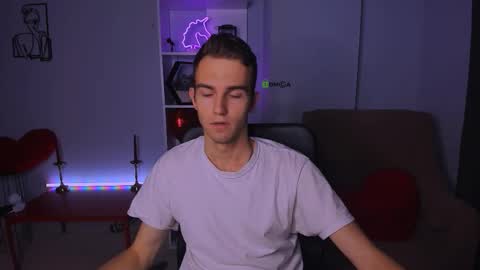 Snapshot of astren_villo chatting on November 13, 1:21 pm astren online show from November 13, 1:21 pm