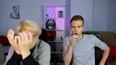 Snapshot of astren_villo chatting on November 15, 6:44 am astren online show from November 15, 6:44 am