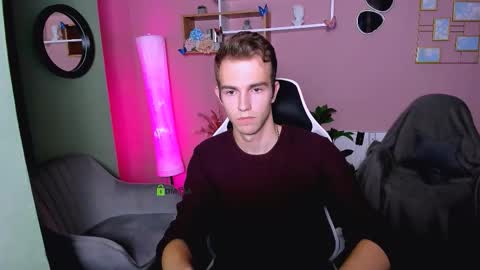 Snapshot of astren_villo chatting on November 28, 8:11 pm astren online show from November 28, 8:11 pm