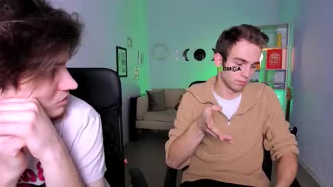 Snapshot of astren_villo chatting on December 4, 6:44 am astren online show from December 4, 6:44 am