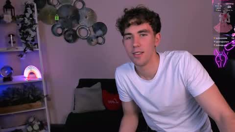 Snapshot of astren_villo chatting on May 21, 12:23 pm astren online show from May 21, 12:23 pm