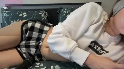 Snapshot of astrid_sky chatting on June 19, 5:50 pm Astrid Sky online show from June 19, 5:50 pm